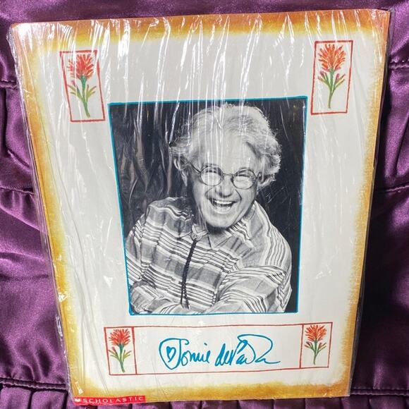 Tomie Depaola Scholastic Vintage 1991 NEW SEALED Cassette Tape - Picture 1 of 10